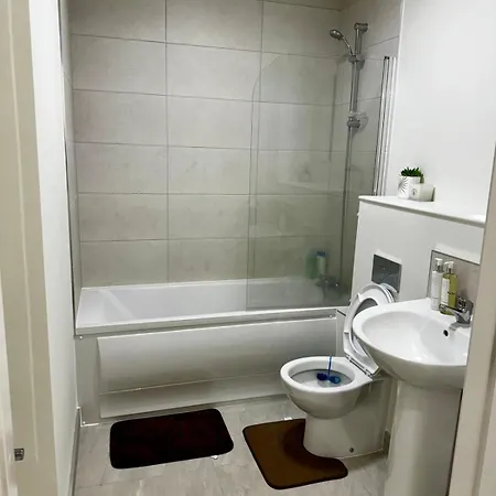 Double Bed With Private Bath In 2bhk -dublin 15 * Hartstown