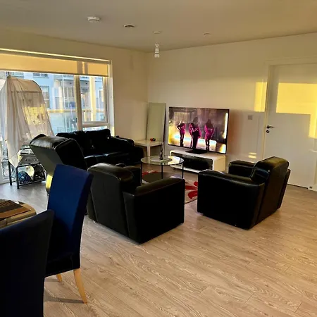 Homestay Double Bed With Private Bath In 2bhk -dublin 15 *