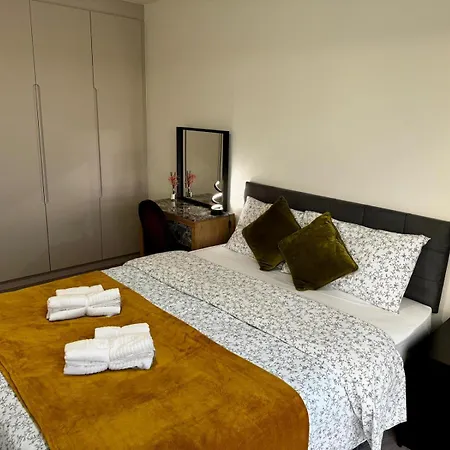 Homestay Double Bed With Private Bath In 2bhk -dublin 15