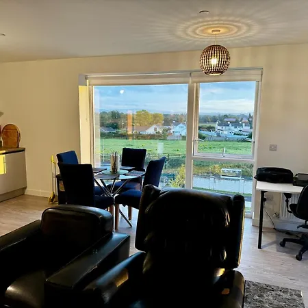 Double Bed With Private Bath In 2bhk -dublin 15 *